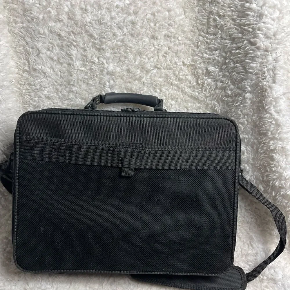Targus Briefcase / laptop shoulder bag Black and gray Durable Nylon .